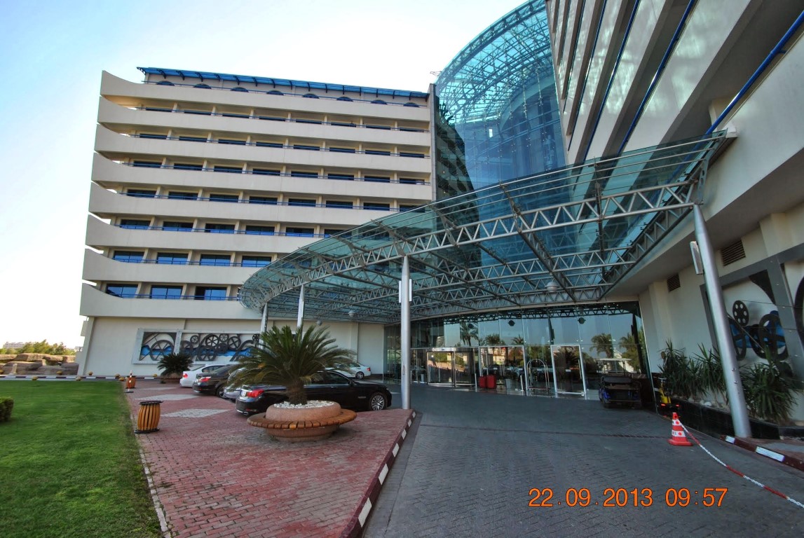 imagini hotel TITANIC LARA